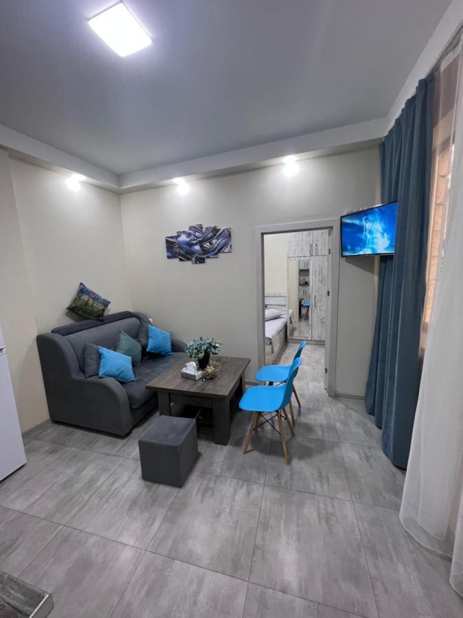 Cool Blue Interior Self Check In Apartment Yerevan Exterior photo