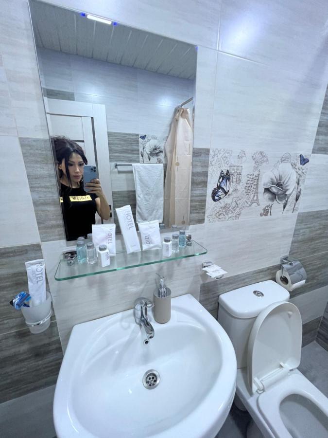 Cool Blue Interior Self Check In Apartment Yerevan Exterior photo