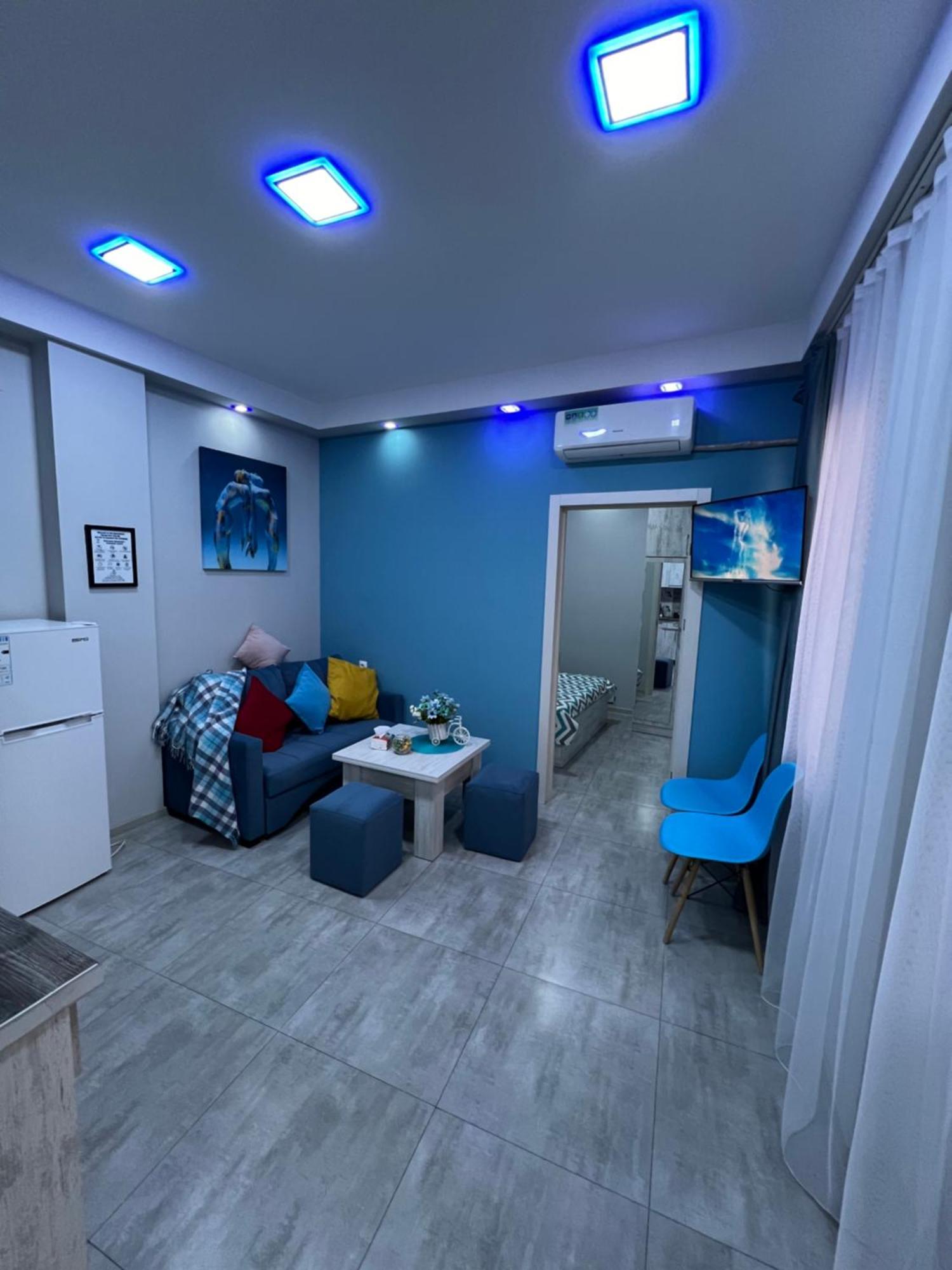 Cool Blue Interior Self Check In Apartment Yerevan Exterior photo