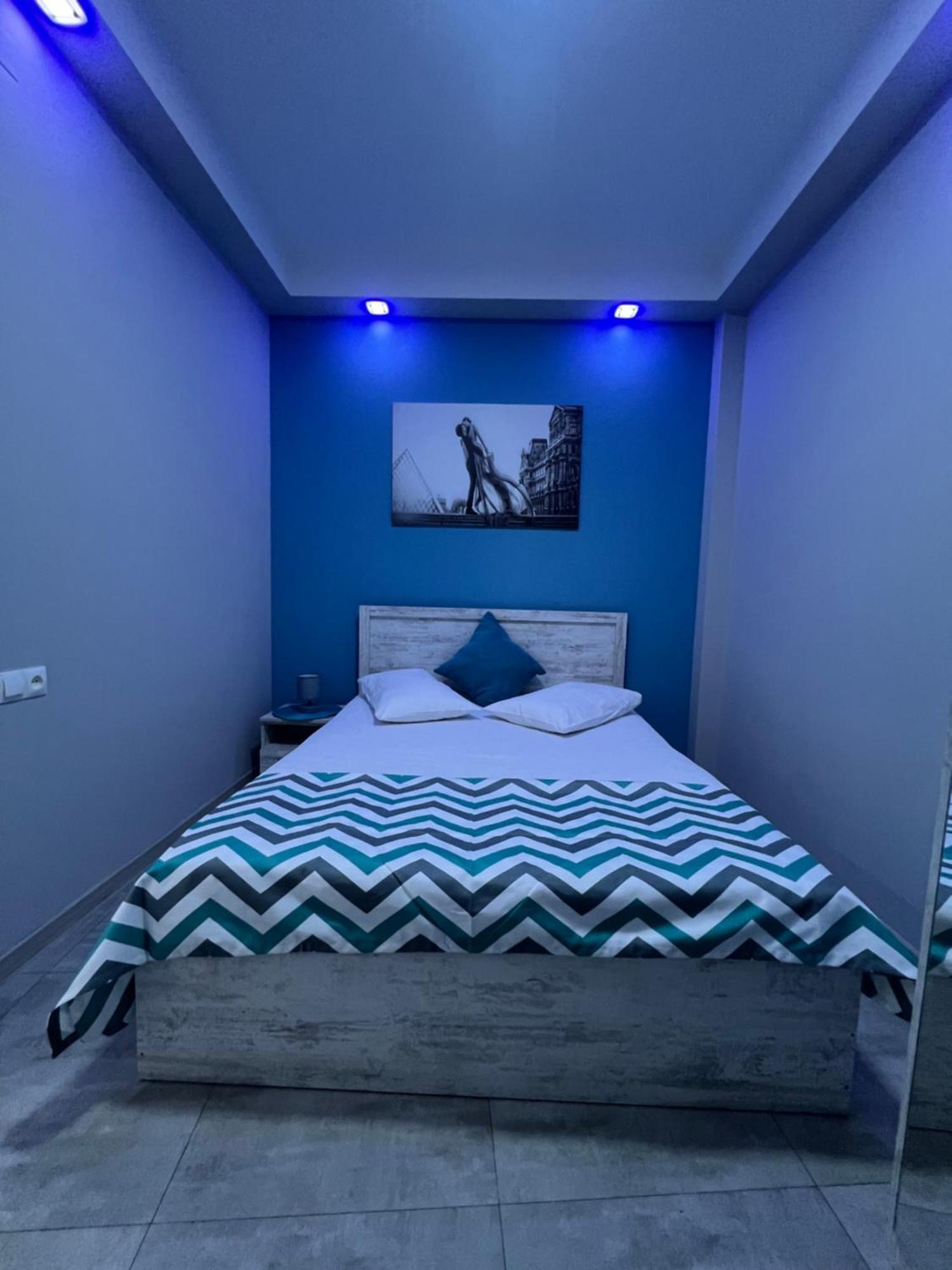 Cool Blue Interior Self Check In Apartment Yerevan Exterior photo